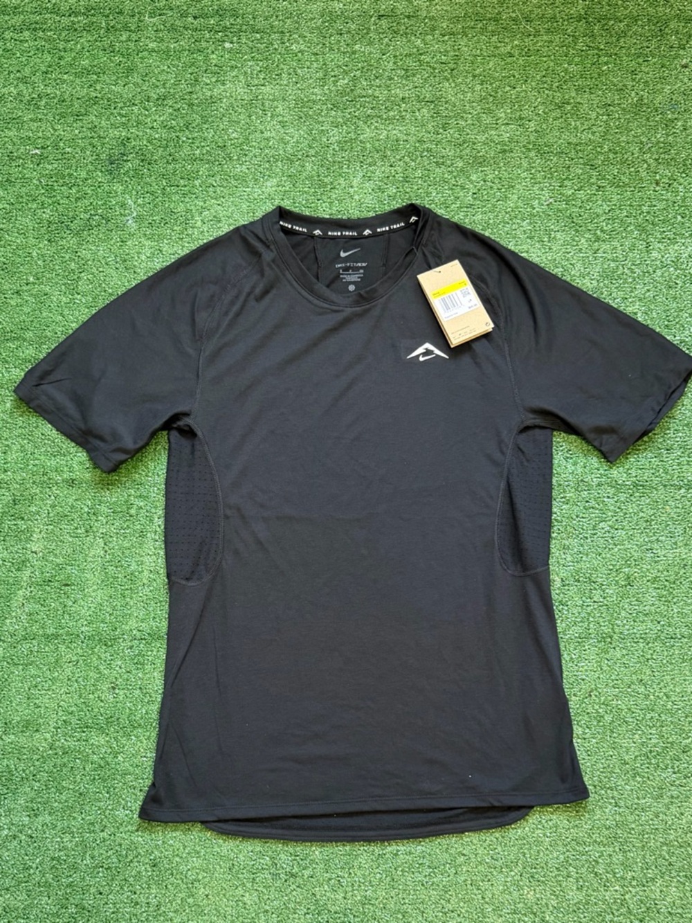 Nike Trail Dri-Fit Solar Chase Running Shirt Black HJ3580-010 Men's Small